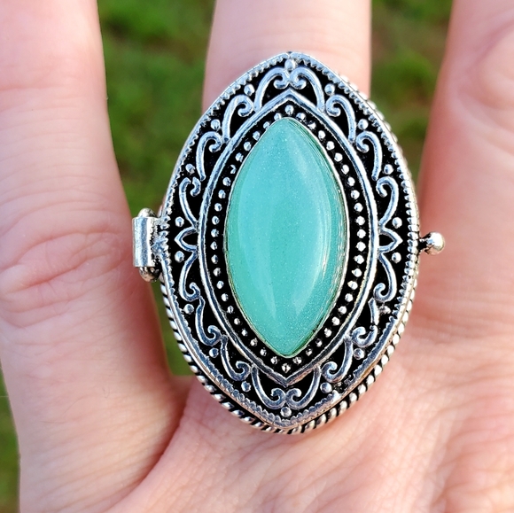 New Oversized Chalcedony 925 Silver Poison Ring. - Picture 12 of 16